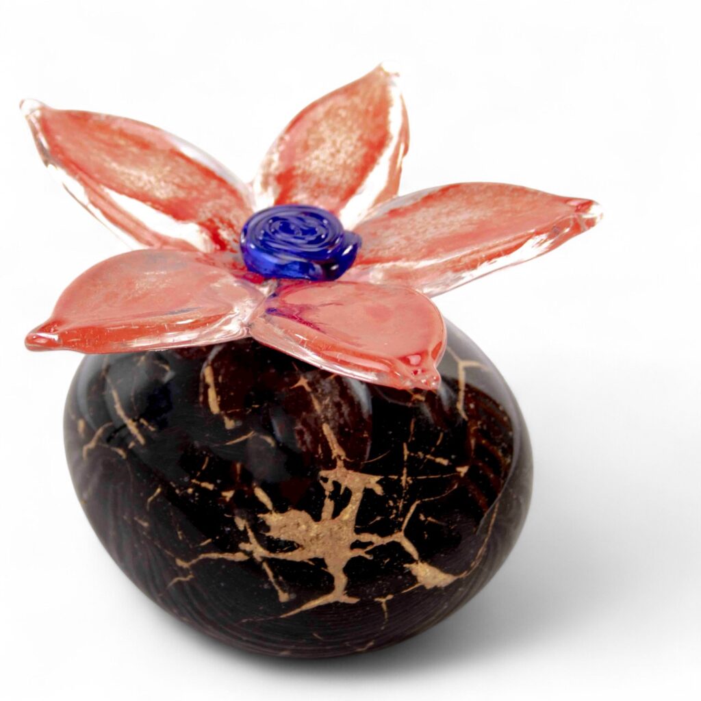 Stone Urn with Flower | Black & Red | 250ml
